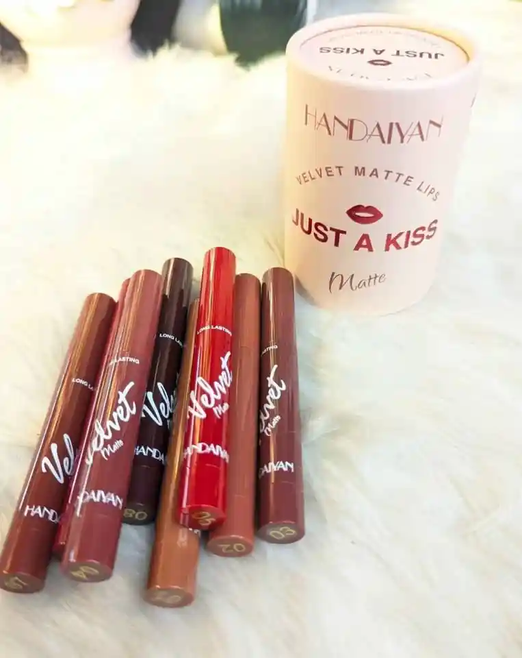 𝐇𝐀𝐍𝐃𝐀𝐈𝐘𝐀𝐍 𝐌𝐚𝐤𝐞𝐮𝐩 𝐕𝐞𝐥𝐯𝐞𝐭 𝐌𝐚𝐭𝐭𝐞 𝐉𝐮𝐬𝐭 𝐀 𝐊𝐢𝐬𝐬 𝐋𝐢𝐩𝐬𝐭𝐢𝐜𝐤